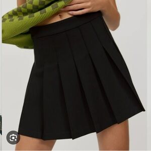 Aritzia Black Pleated Mini Skirt